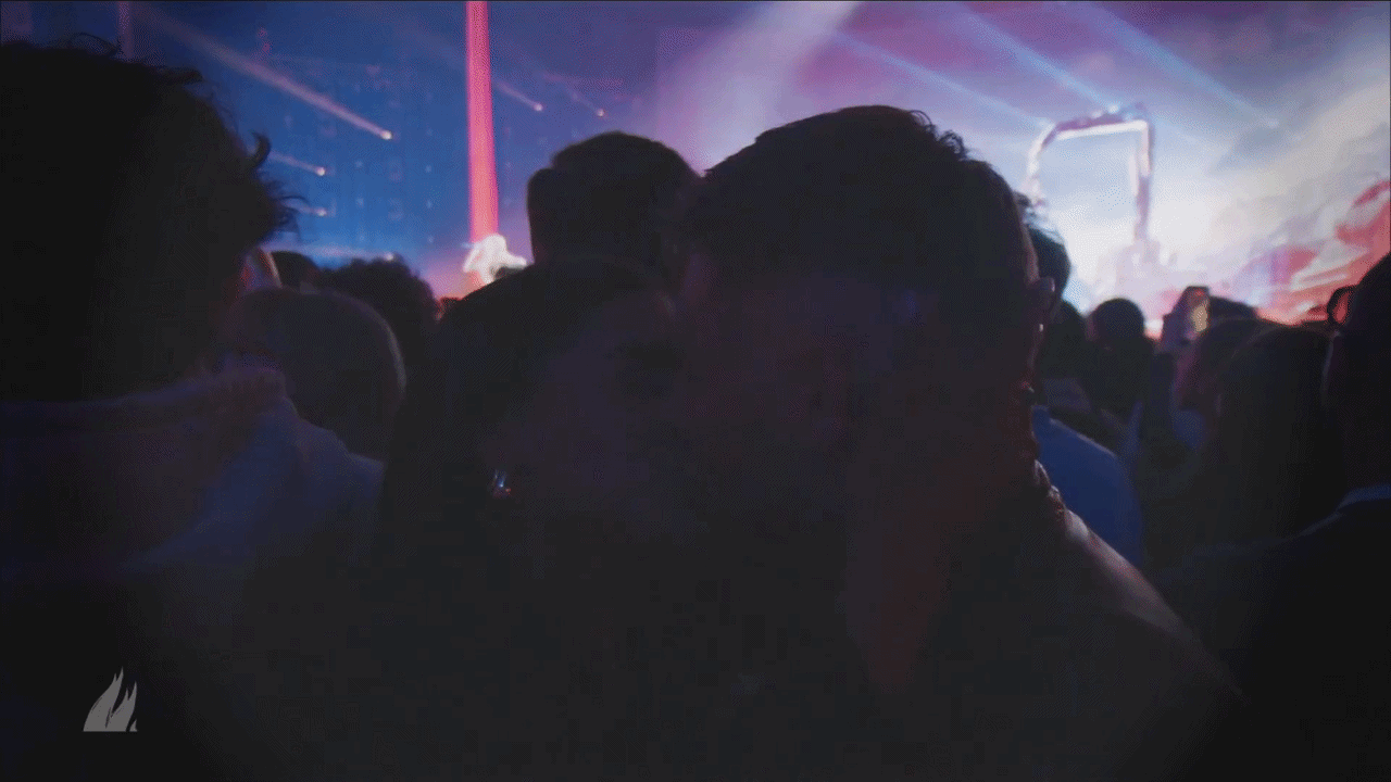 Tinder — The Kissing Hijack